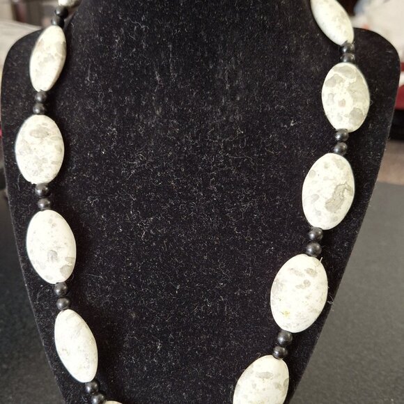 NECKLACE - Picture 1 of 3